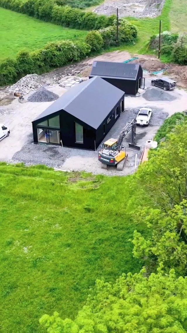 Painting just wrapped up in Killimor 🎨
A great job by @williampainting on this spray finish, we're delighted with how it's all coming together.
Big thanks as well to @hwplasteringltd for the plastering work and @dmscreeding for the screed. Another step forward on one of our latest builds.

#gleoitehomesltdgalway #galwayconstruction #williampainting #hwplasteringltd #dmscreeding #duluxireland #patmcdonnellpaints